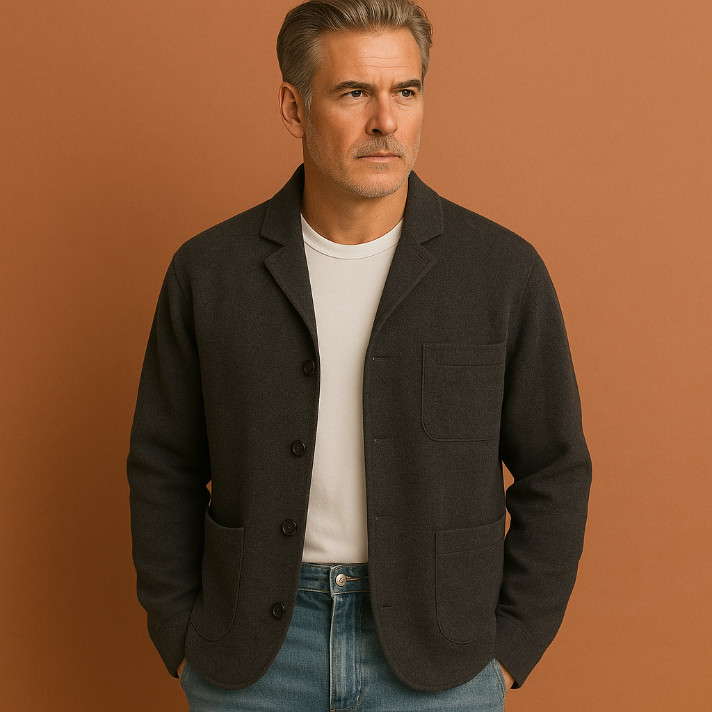 Men’s checkered blazer in black with a modern fit and timeless pattern, ideal for casual and semi-formal occasions.