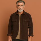 Men’s corduroy shirt in brown with fleece lining, relaxed fit and vintage design for warm and stylish winter outfits.