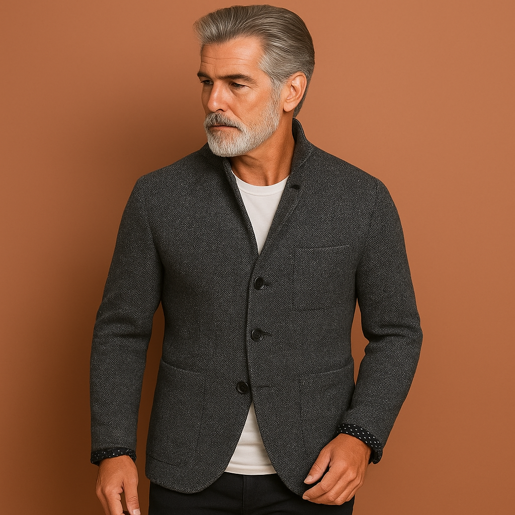 Men’s knitted cardigan in gray with pockets, lightweight and comfortable for stylish casual outfits.