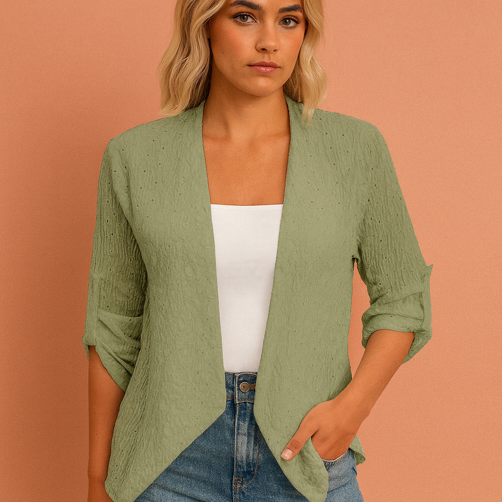 Women’s crochet cardigan in green with open front, airy and comfortable for casual and bohemian outfits.