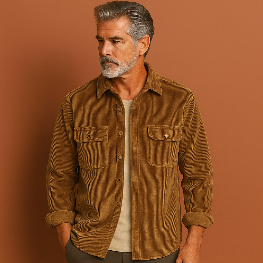 Men’s corduroy shirt in khaki with fleece lining, relaxed fit and vintage design for warm and stylish winter outfits.