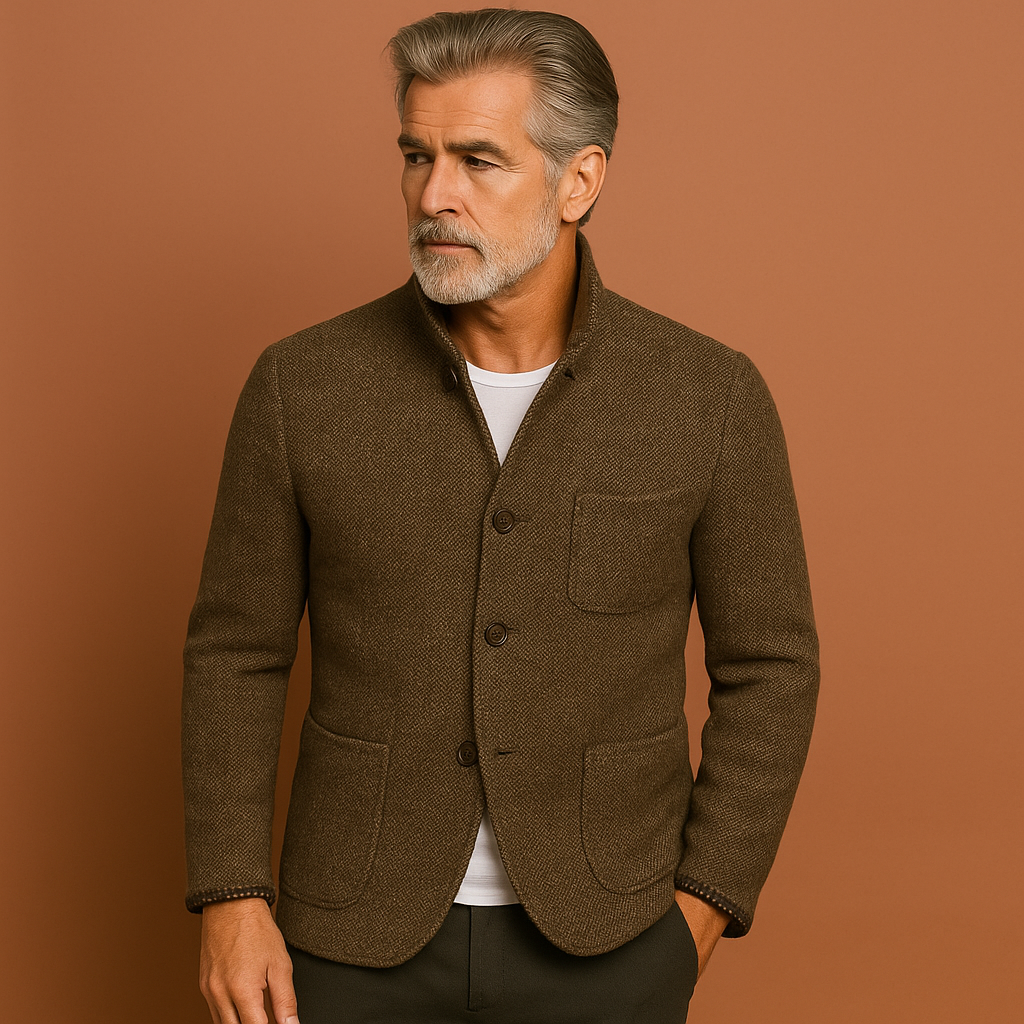 Men’s knitted cardigan in khaki with pockets, lightweight and comfortable for stylish casual outfits.
