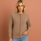Women’s knitted cardigan in khaki with round neckline, soft and comfortable for casual and stylish outfits.